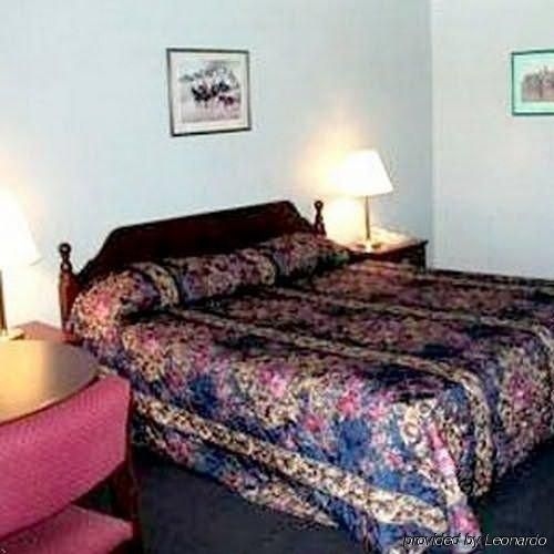 Budget Host Three Crowns Motor Lodge1