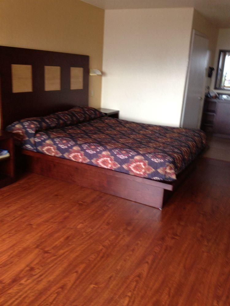 Budget Inn Santa Ana4