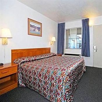 Economy Inn Safford2