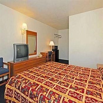 Economy Inn Safford1