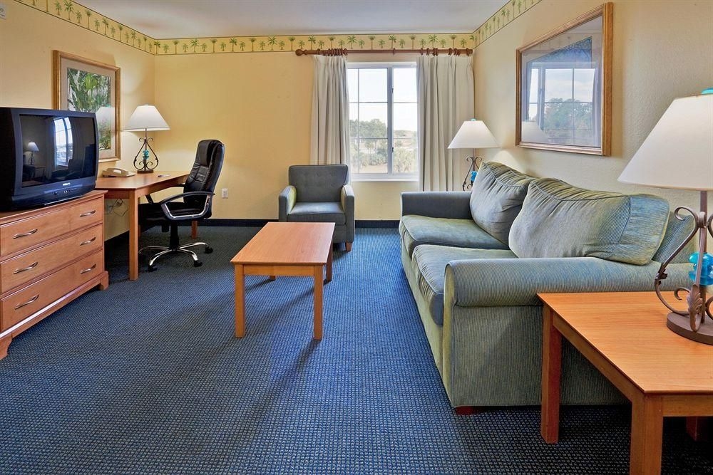 Holiday Inn Express Hotel and Suites Orlando Lake Buena Vista East4