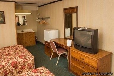 Dutch Treat Motel2