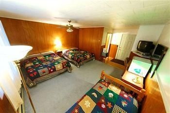 THE RIVERSIDE INN4