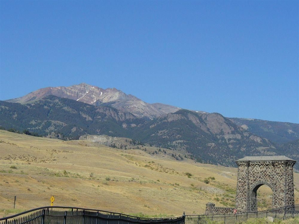 Yellowstone Condo Suites3