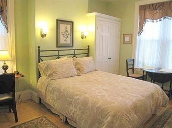 Back Bay Suites2