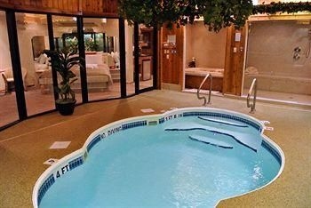 Sybaris Pool Suites Indianapolis1