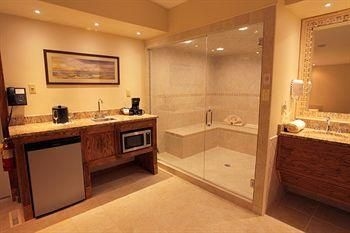 Sybaris Pool Suites Indianapolis4