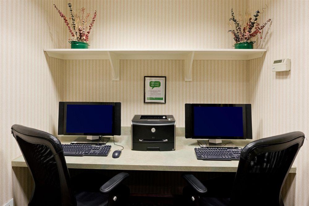 Country Inn & Suites By Carlson Newark3