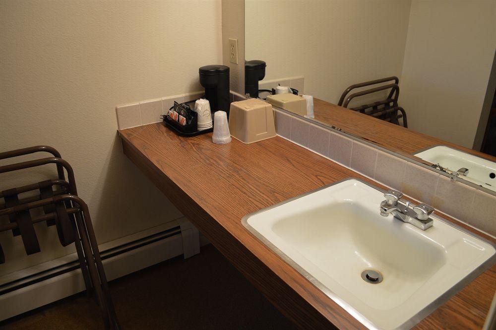 SKYLINE MOTOR INN0