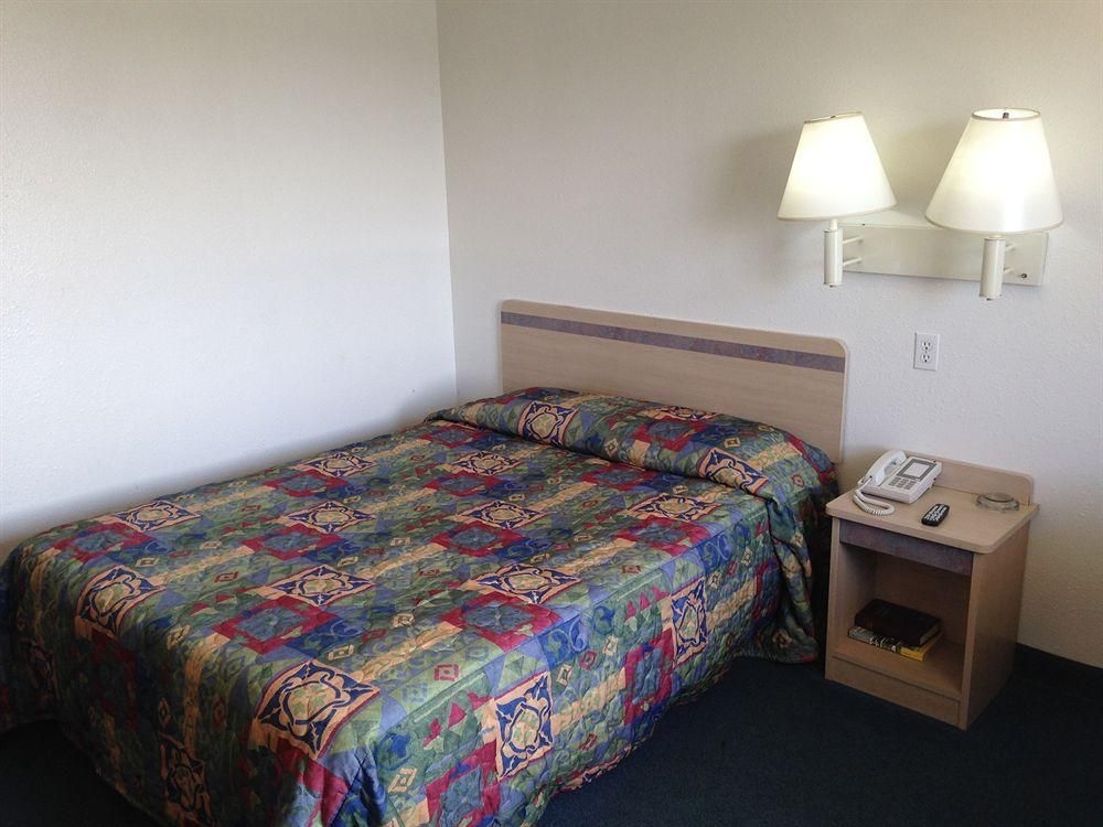 Route 50 Motel3
