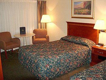 Highland Hotel & Convention Center4