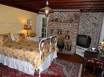 Joan's on Jones Bed & Breakfast3