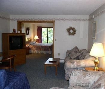 CASCADES LODGE2
