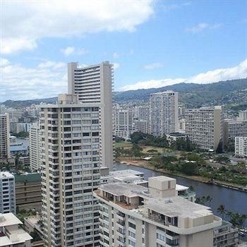 Royal Waikiki Condos4