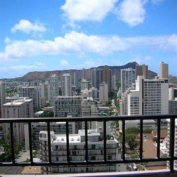 Royal Waikiki Condos3