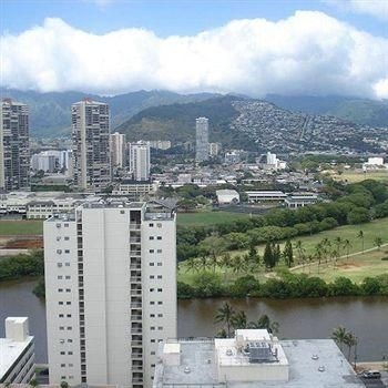 Royal Waikiki Condos2