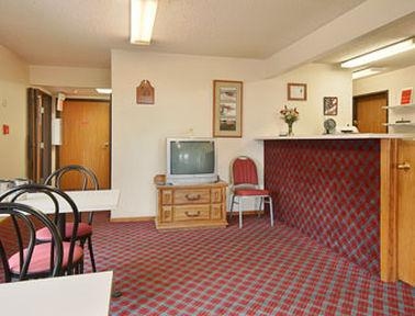 SUPER 8 WINTERSET IA4