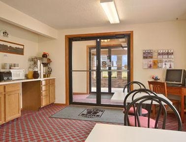 SUPER 8 WINTERSET IA3