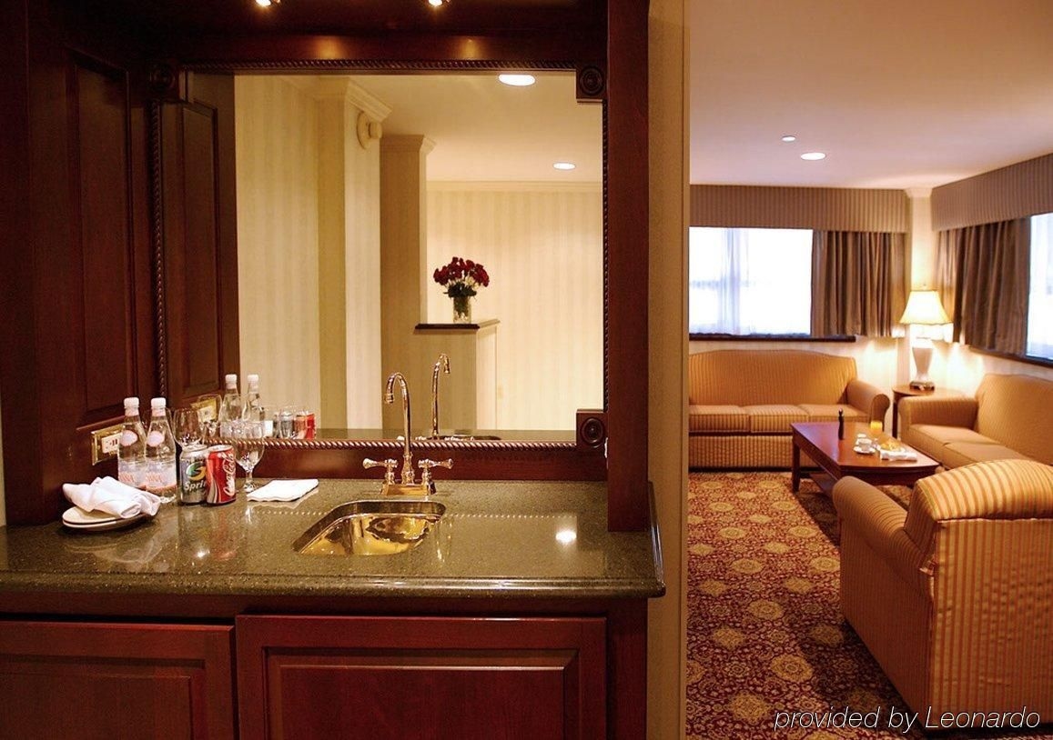 The Radnor Hotel4