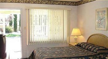 Paradise Inn1