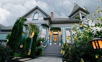 C'est la Vie Inn3