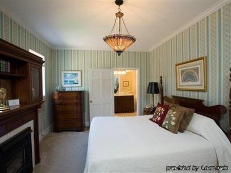 Maplewood Hotel1