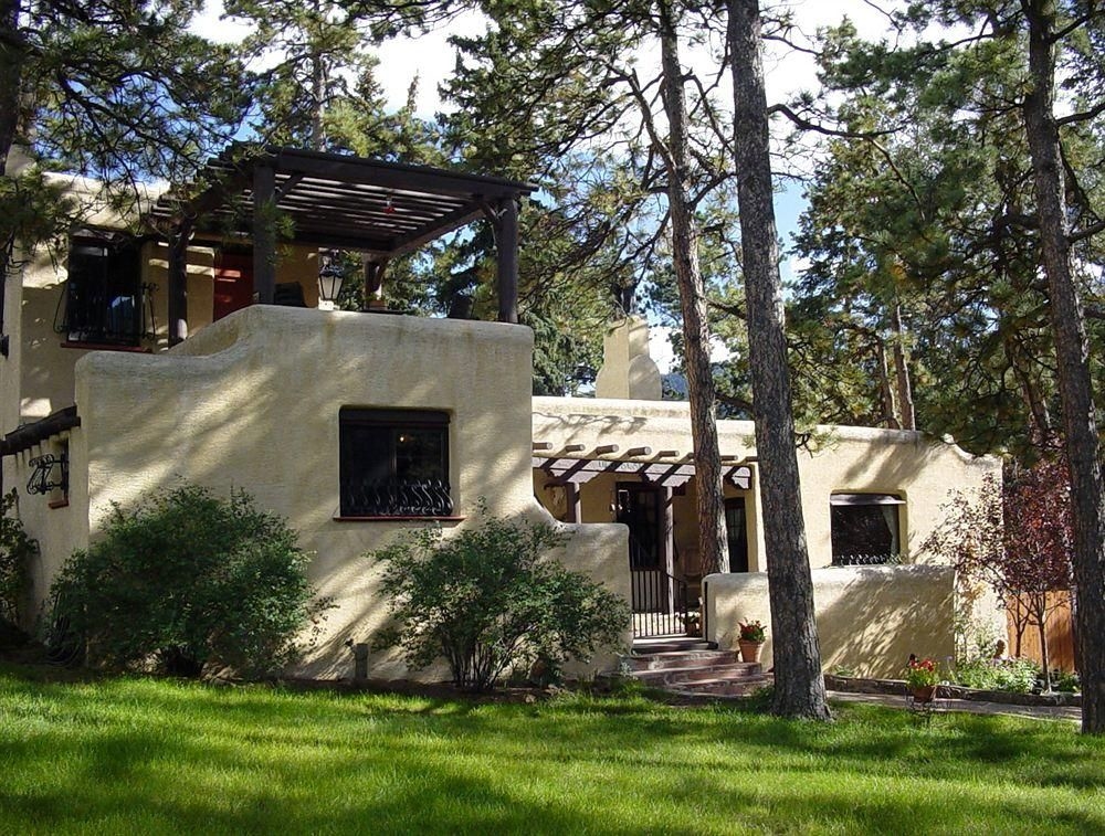 Adobe Inn at Cascade2