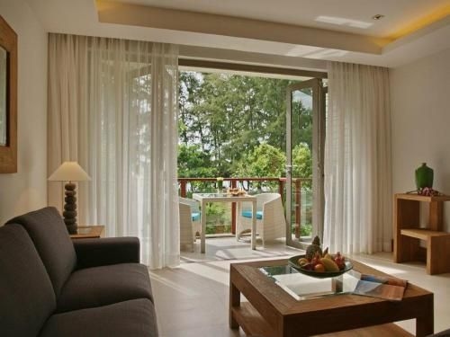 เพิร์ล ออฟ ในทอน (Pearl of Naithon)1