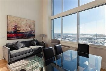 Sky City Apartment at 30 Regent4