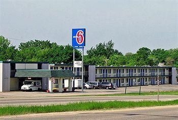 Motel 6 Dubuque2