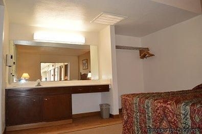 Campus Inn0