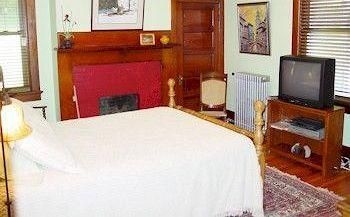 Olde Staunton Inn4