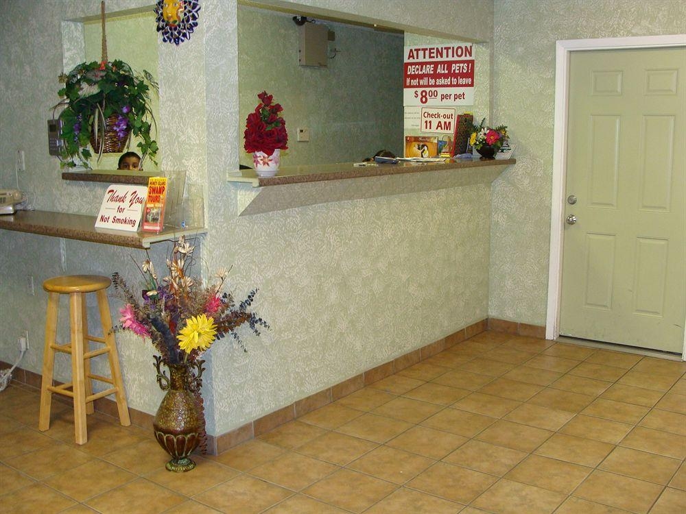 Colonial Inn0