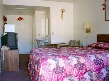 Arroyo Village Inn1