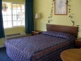 Arroyo Village Inn2