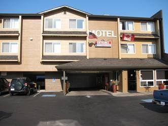Clackamas Inn & Suites2