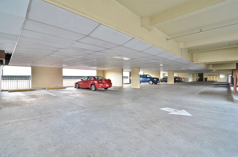 Clackamas Inn & Suites4