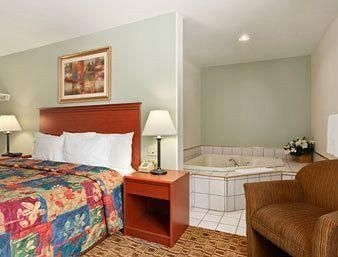 Days Inn Lamar4