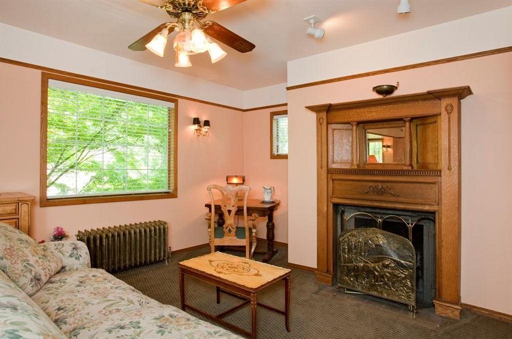 Bacon Mansion Bed & Breakfast3
