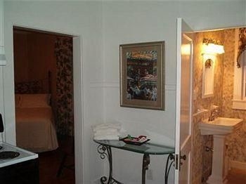Pippin Drake Guest House3