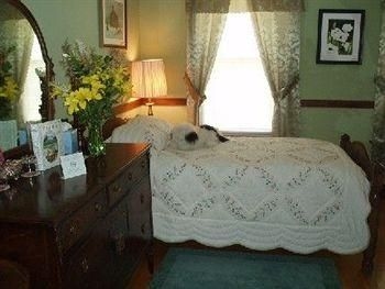 The Stonewall Jackson Inn2