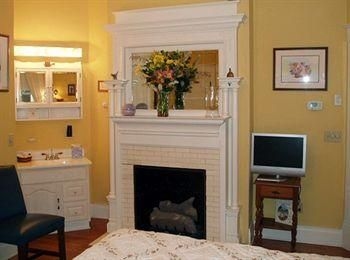 The Stonewall Jackson Inn1