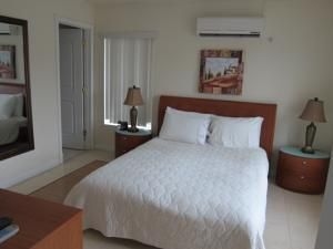 Las Olas Royal Beach Apartments1