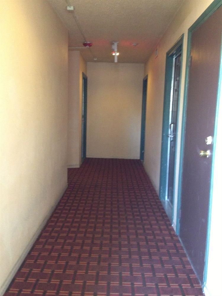 Budget Inn4