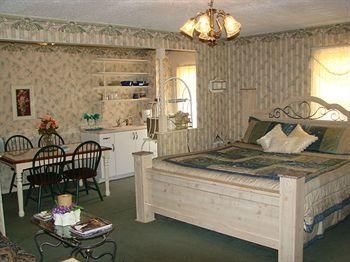 Main Street Inn - Angels Among Us Wedding Chapel1