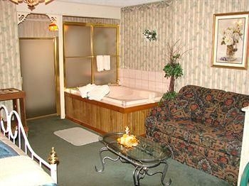 Main Street Inn - Angels Among Us Wedding Chapel3
