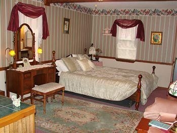 Main Street Inn - Angels Among Us Wedding Chapel2