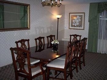 Holiday Inn Waterbury1