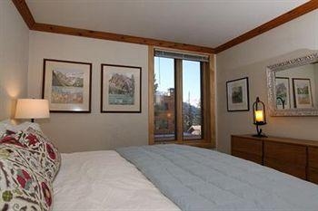 Blackjack Condominiums by Alta Chalets4