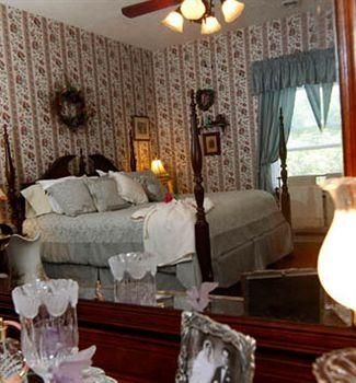Belle Hearth Bed and Breakfast4